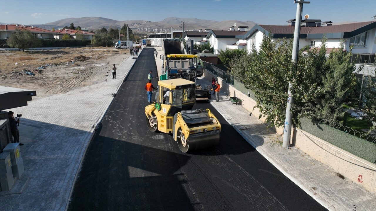 Konya Selçuklu Belediyesi, Erenköy Mahallesi Tutkun Sokak'ta 600 metre uzunluğundaki