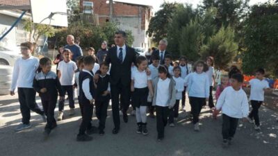 Akdeniz Kaymakamı ve Belediye Başkan Vekili Zeyit Şener, ilçedeki eğitim