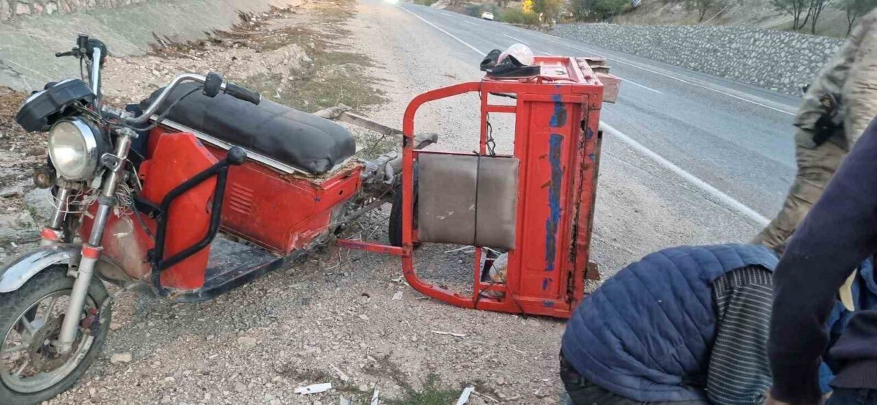 Adıyaman'ın Gölbaşı ilçesinde Fatih A.'nın kullandığı sepetli motosiklet devrildi. Kazada