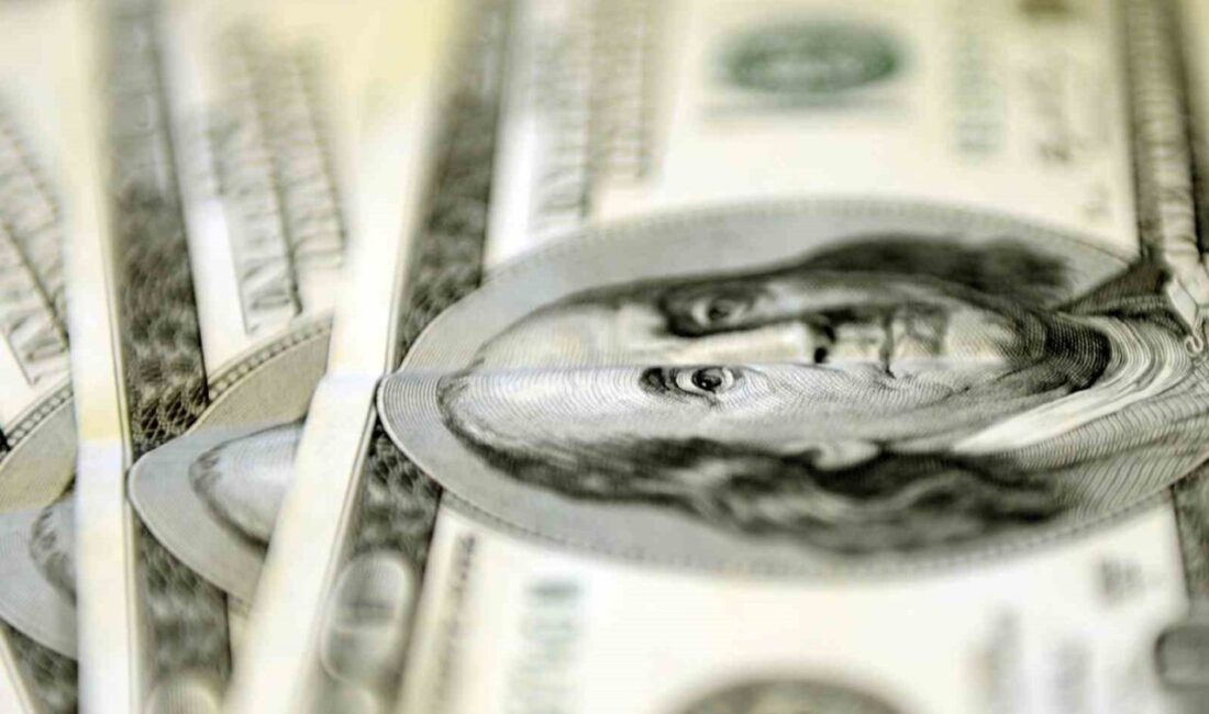 Döviz Kurları: Dolar 42,44 Lira, Euro 49,40 Lira Seviyesinden İşlem Görüyor Döviz piyasasında dolar, 42,4430 lira, euro ise 49,3980 lira seviyesinden