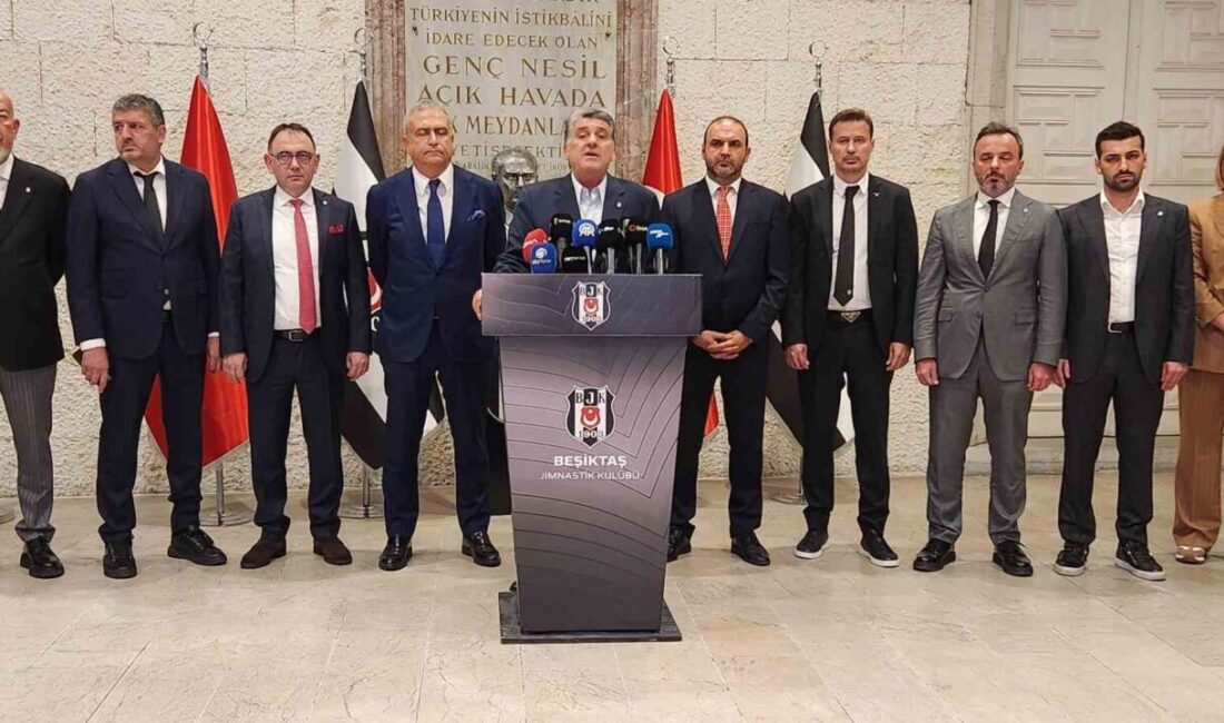 Serdal Adalı: “Beşiktaş’a hizmet için buradayım, görevimi devretmeye hazırım” Beşiktaş Kulübü Başkanı Serdal Adalı, görevi devredecek daha iyi bir