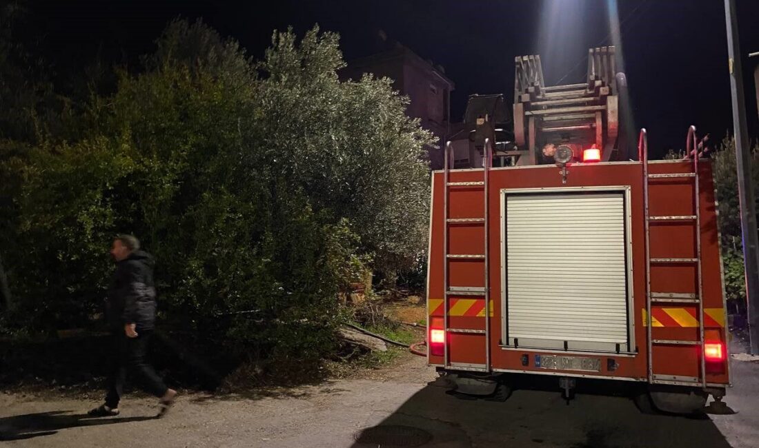 Serik’te tek katlı evde çıkan yangın, itfaiyenin hızlı müdahalesiyle kontrol altına alındı Antalya'nın Serik ilçesindeki bir evde meydana gelen yangın, itfaiyenin zamanında