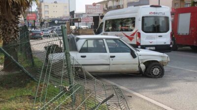 Antalya'nın Serik ilçesinde 19 yaşındaki M.H.A.'nın kullandığı otomobil, direksiyon hakimiyetini