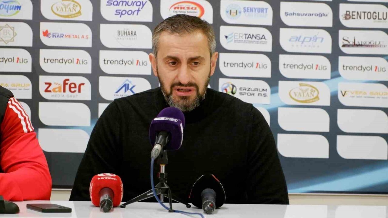 Erzurumspor FK Teknik Direktörü Serkan Özbalta, İstanbulspor galibiyeti sonrasında önemli açıklamalarda bulundu: “Takım olarak hedefimiz ilk 7 içinde yer almak”