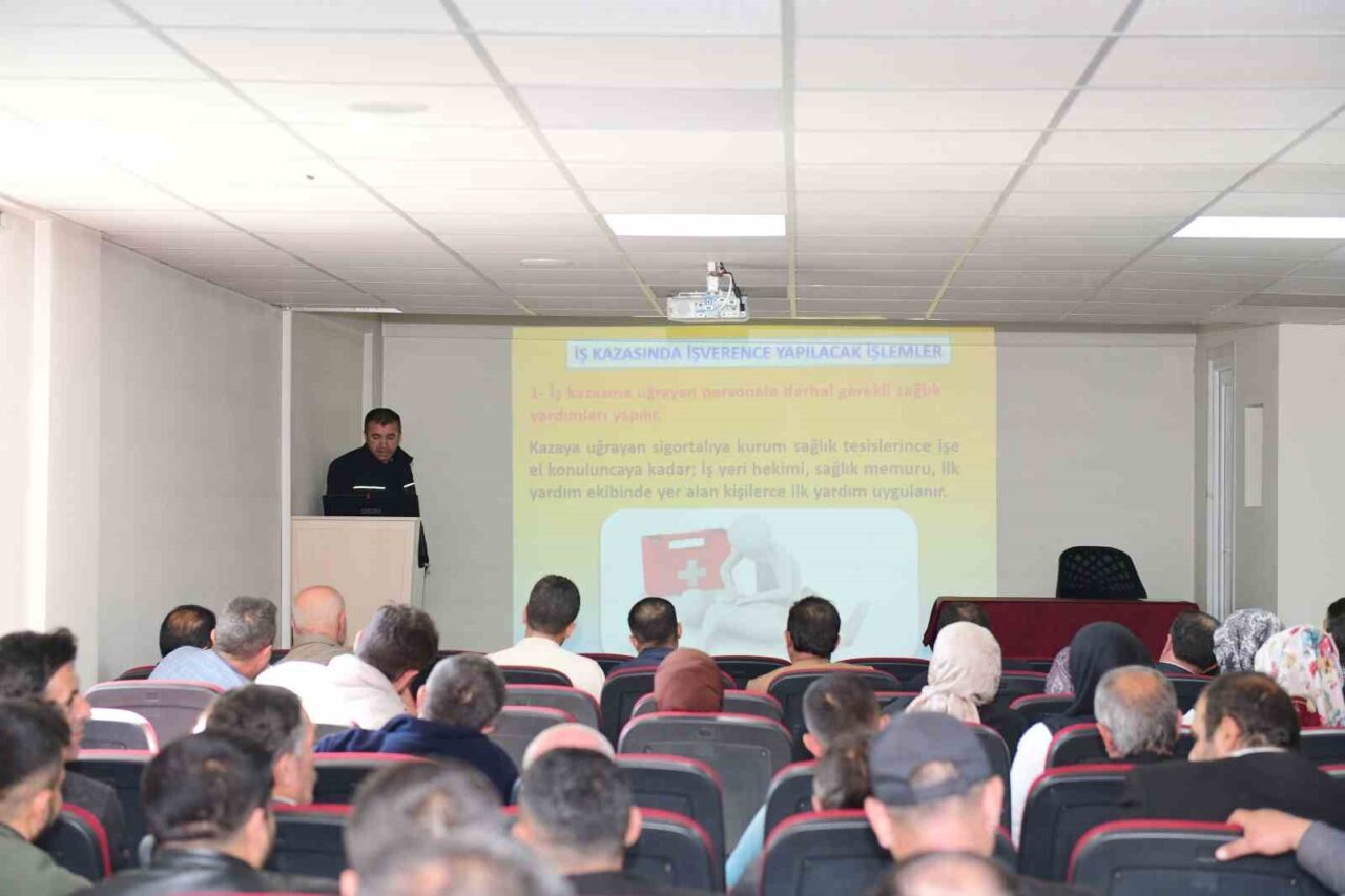 Van'ın Çatak ilçesinde, İlçe Millî Eğitim Müdürlüğü tarafından servis şoförleri