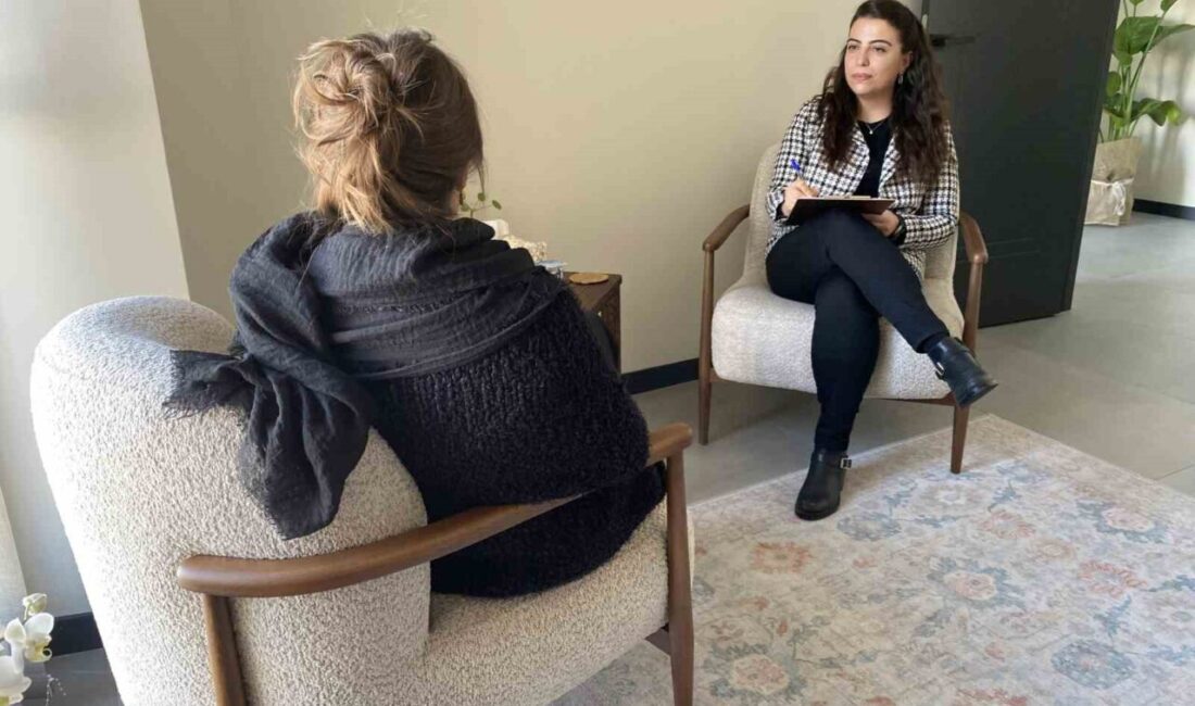 Eskişehir’de Psikolog Nazlı Ağın: Modern İlişkilerde Ghosting ve Sessiz Ayrılık Yükselişte Psikolog Nazlı Ağın, günümüzdeki ilişkilerde 'sessiz ayrılık' ve 'ghosting'in yaygınlaştığını