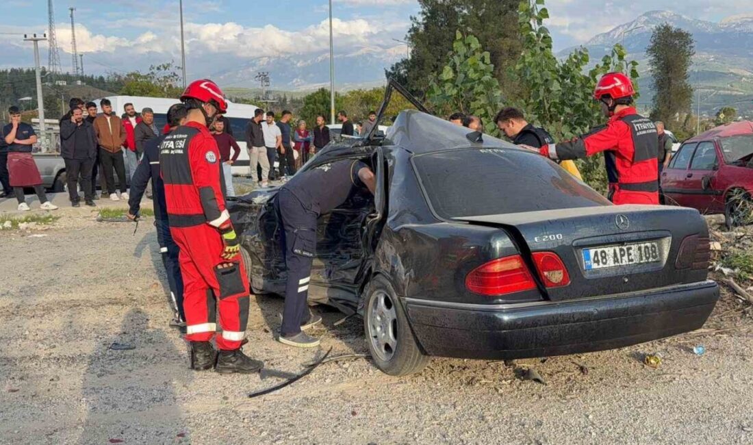 Muğla’da Kontrolden Çıkan Araç Park Halindeki Araca Çarptı, Bir Kişi Hayatını Kaybetti Muğla'nın Seydikemer ilçesinde Ali Aker yönetimindeki otomobil, park halindeki bir