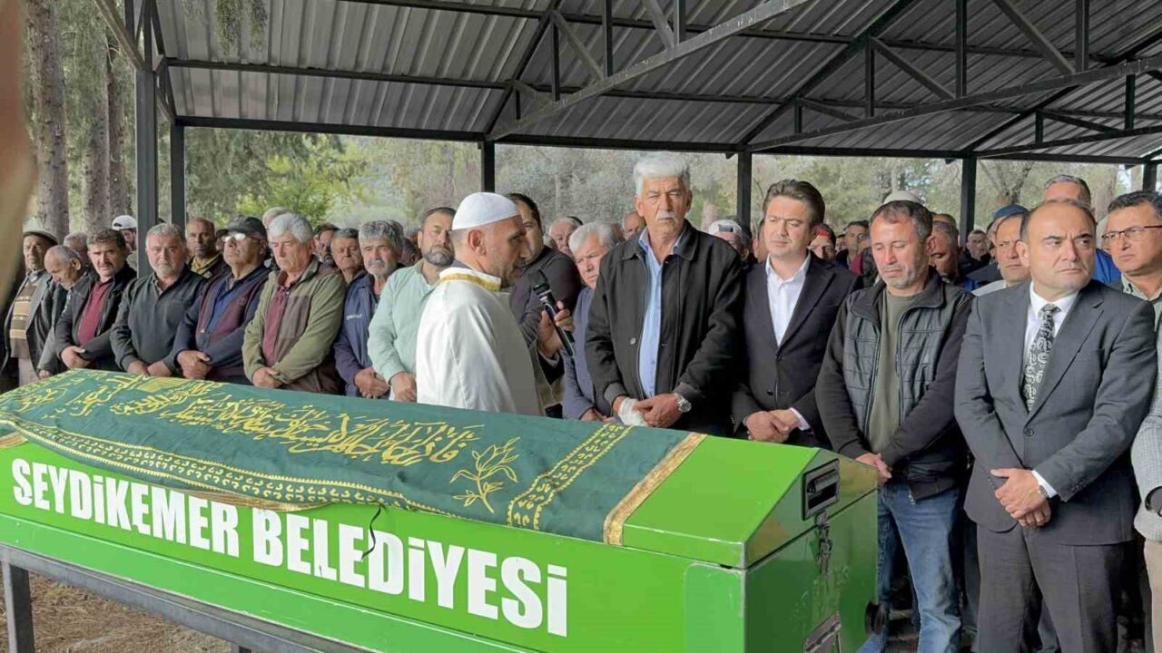 Muğla'nın Seydikemer ilçesinde, zehirlenme şüphesiyle hastaneye kaldırılan 18 yaşındaki Neslinur