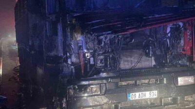 Bilecik'te Murat E. yönetimindeki tır, Osmaneli-Sakarya karayolunda aniden alev aldı.