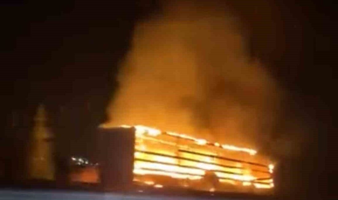 Tokat’ta hareket halindeki tırın lastiği tutuştu, itfaiye alevleri söndürdü. Tokat'ta A.H. idaresindeki İran plakalı tırın lastiği seyir halindeyken alev