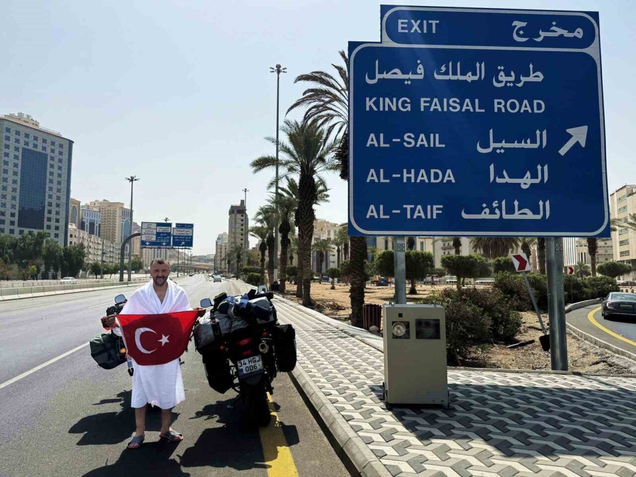 Sakarya'nın Adapazarı ilçesinden motosikletçi İbrahim Değerli, sigarayı bırakmasının ardından biriktirdiği