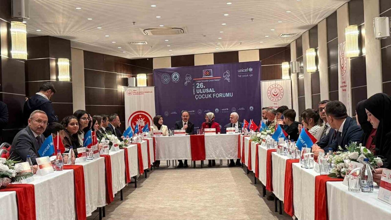 Siirt'te 20 Kasım Dünya Çocuk Hakları Günü kapsamında gerçekleştirilen "26.