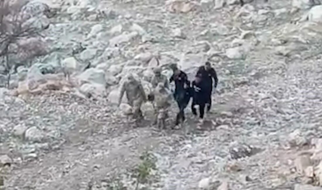 Siirt’in Eruh ilçesinde meydana gelen kazada, direksiyon hakimiyetini kaybeden araç