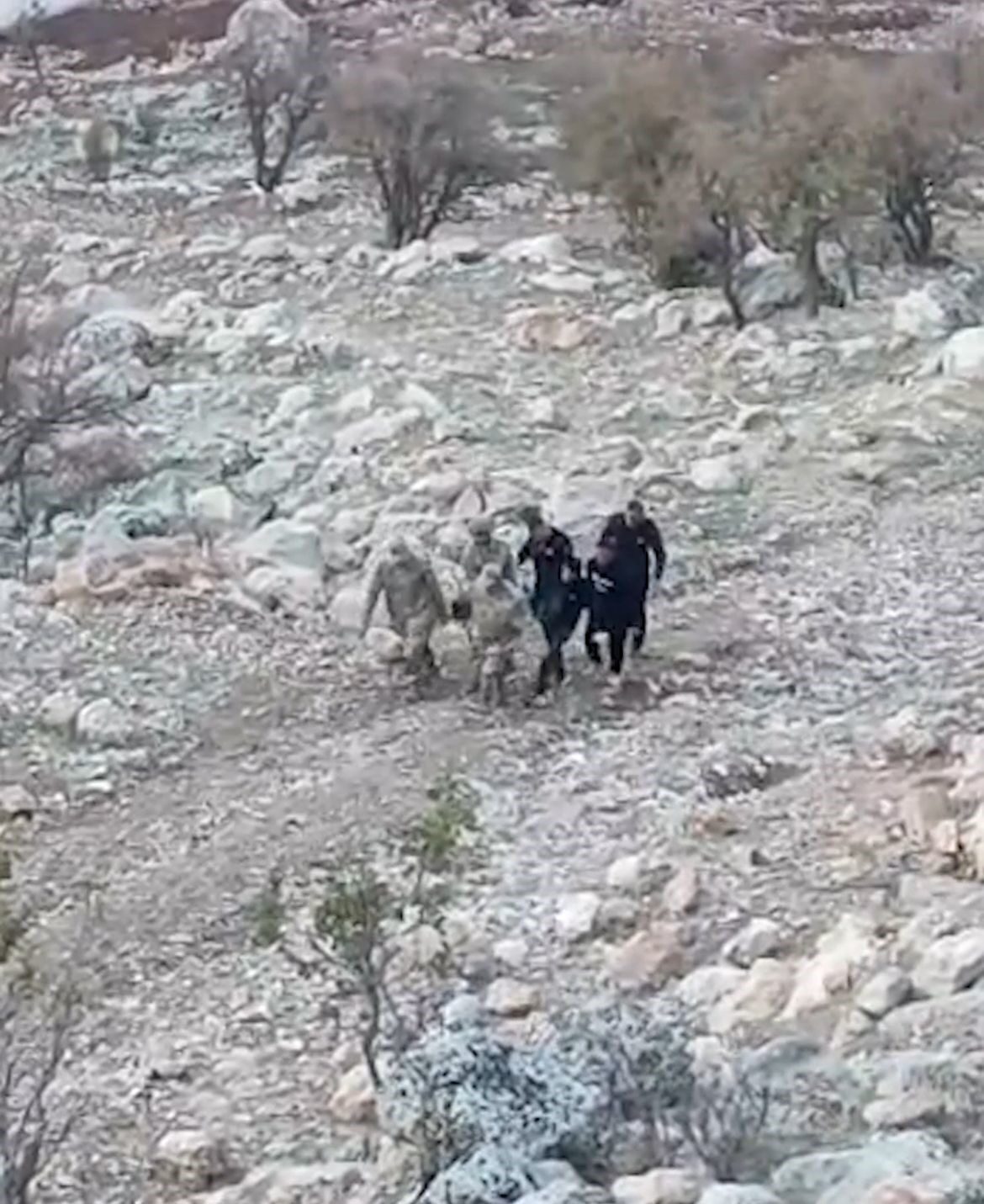 Siirt’in Eruh ilçesinde meydana gelen kazada, direksiyon hakimiyetini kaybeden araç