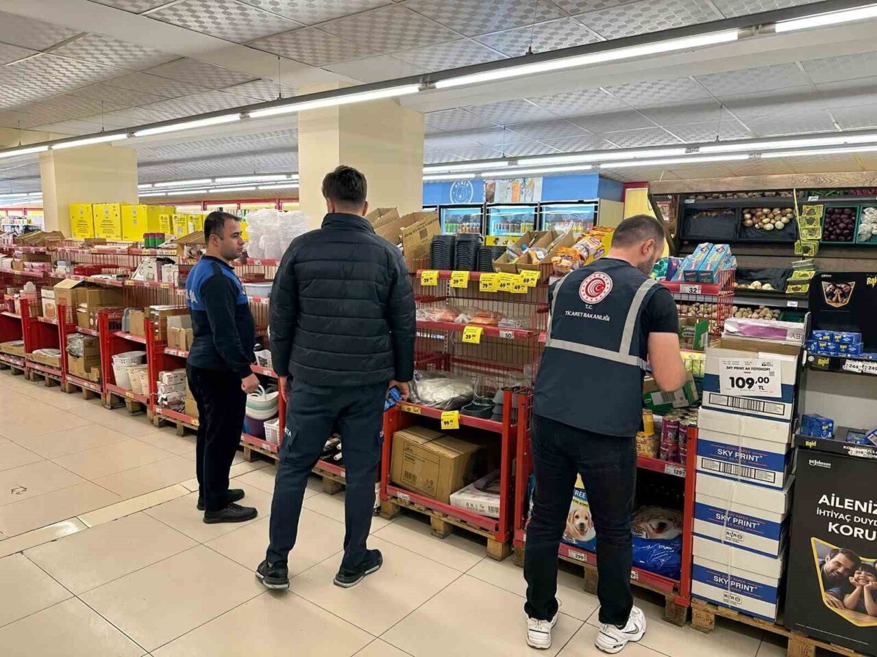 Siirt'te Ticaret İl Müdürlüğü ve Belediye Zabıta ekipleri, marketler ve