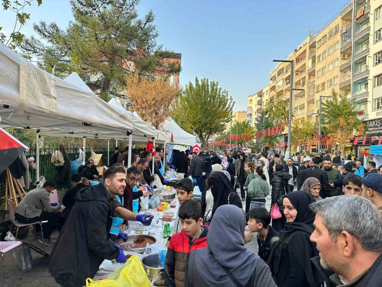 Siirt’te 25-26 Kasım tarihlerinde düzenlenen Hayır Çarşısı'nda Gazze halkı için