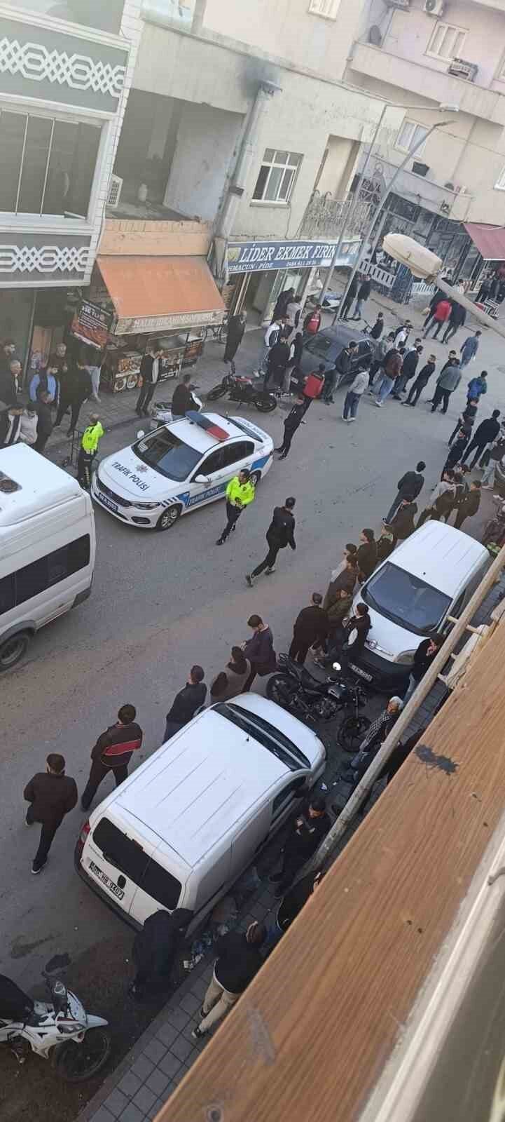Siirt'te Beykent Caddesi'nde iki grup arasında çıkan bıçaklı kavgada 2