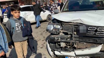 Siirt’in Kurtalan ilçesinde, Cumhuriyet Mahallesi'ndeki Yaşar Kemal Caddesi'nde iki otomobilin