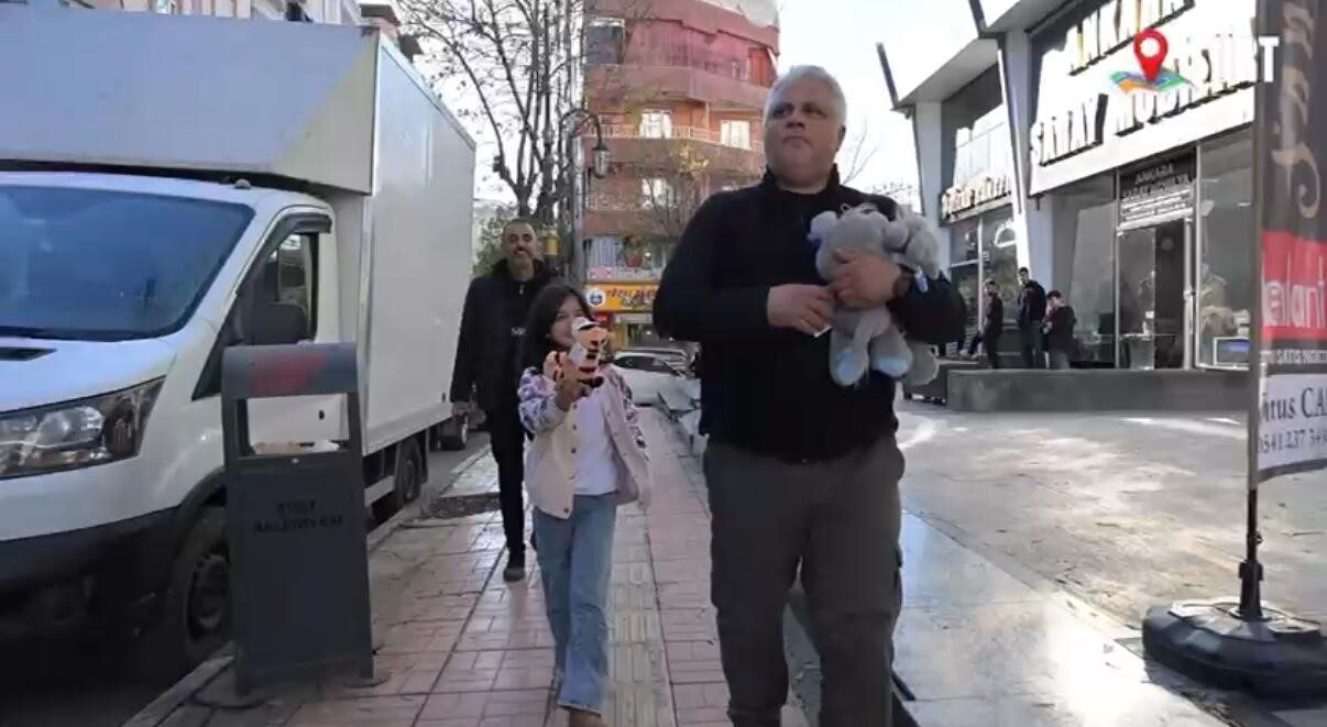 Siirt'te, İl Emniyet Müdürlüğü tarafından hazırlanan sosyal deneyde polisler, çocukların