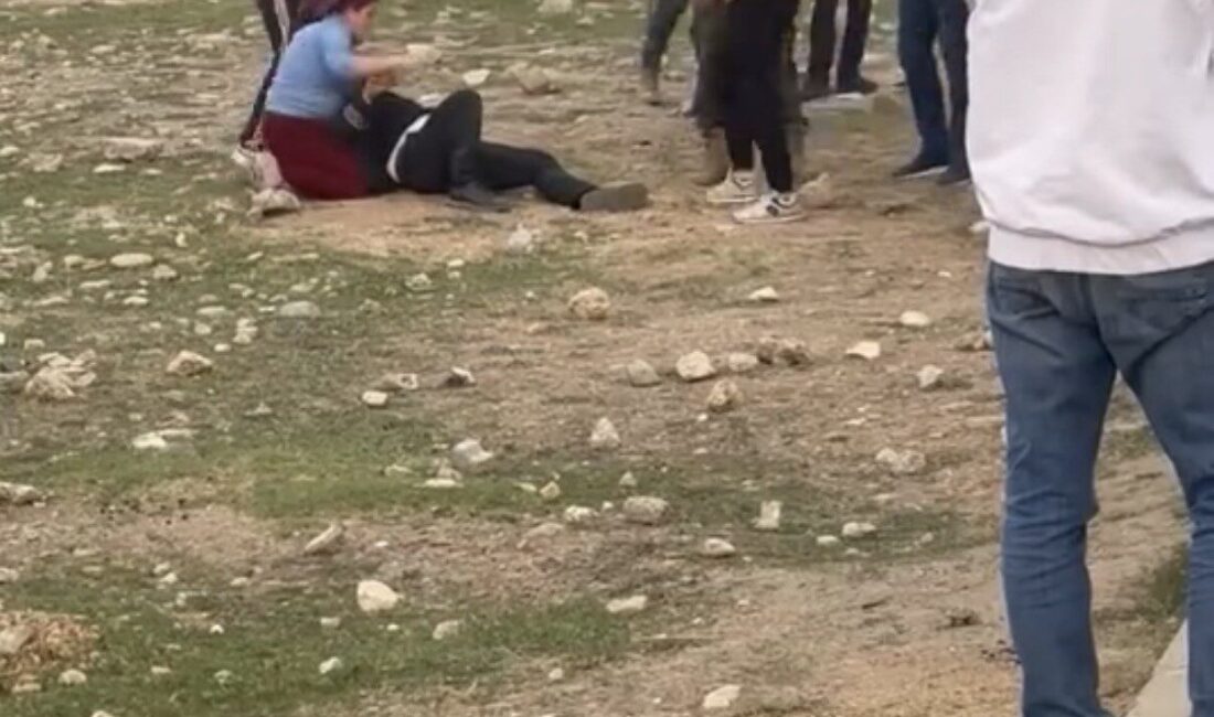 Siirt’te silahlı çatışmada iki kişi yaralandı, birinin durumu ağır! Siirt'te Abdurrahman Kavak Caddesi'nde iki grup arasında yaşanan silahlı çatışmada