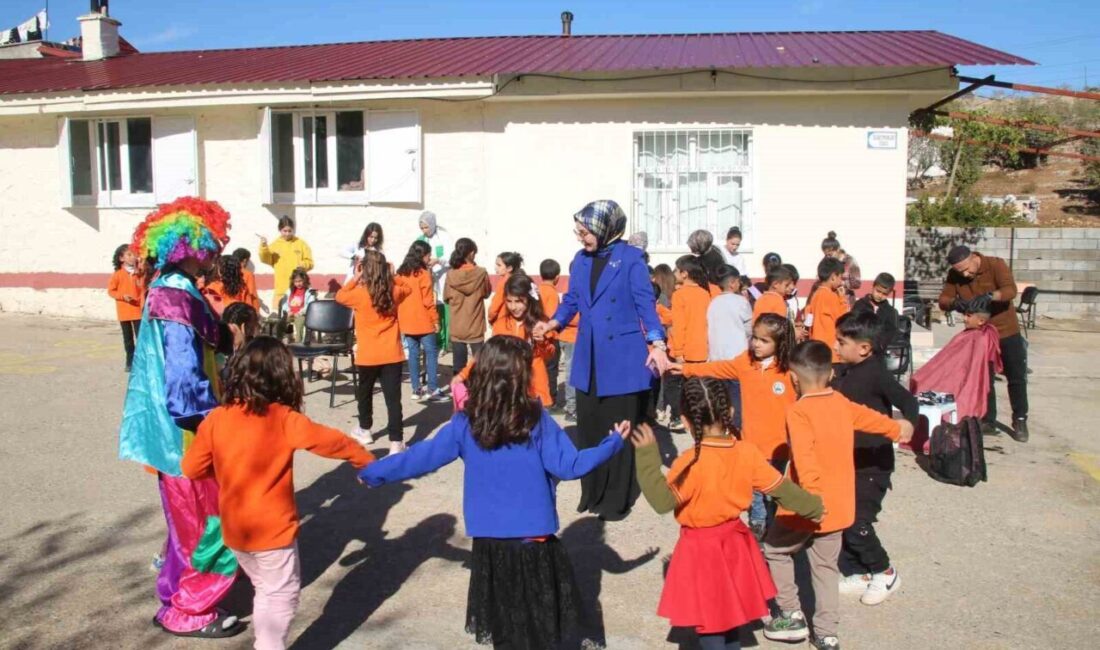 Silvan’da Çocukların Saç Bakımı ve Kişisel İhtiyaçları Karşılandı Diyarbakır'ın Silvan ilçesinde, Kaymakam Osman Oğuz Ekşi öncülüğünde, Malabadi Aile
