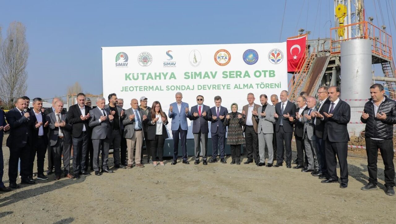 Kütahya'nın Simav ilçesindeki Sera Organize Tarım Bölgesi'nde yeni bir jeotermal
