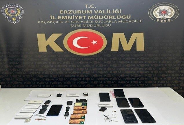 Erzurum'da sürücü kursu sınavına düzenekle giren L.B. ve E.Ç. ile