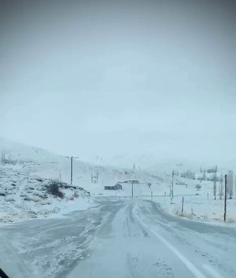 Adıyaman-Malatya Karayolu’nda Kar Yağışı Kışın Erken Geldiğini Gözler Önüne Serdi Adıyaman'ın Sincik ilçesi ile Malatya arasındaki yolda sabah saatlerinde başlayan