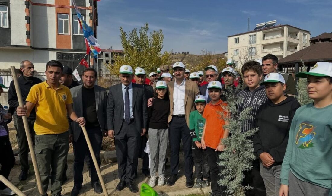 Adıyaman'ın Sincik ilçesinde "Yeşil Vatan Sevdamız" temalı fidan dikim etkinliği