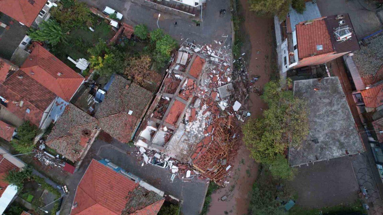 Balıkesir'in Sındırgı ilçesinde gerçekleşen depremin ardından, Çevre, Şehircilik ve İklim