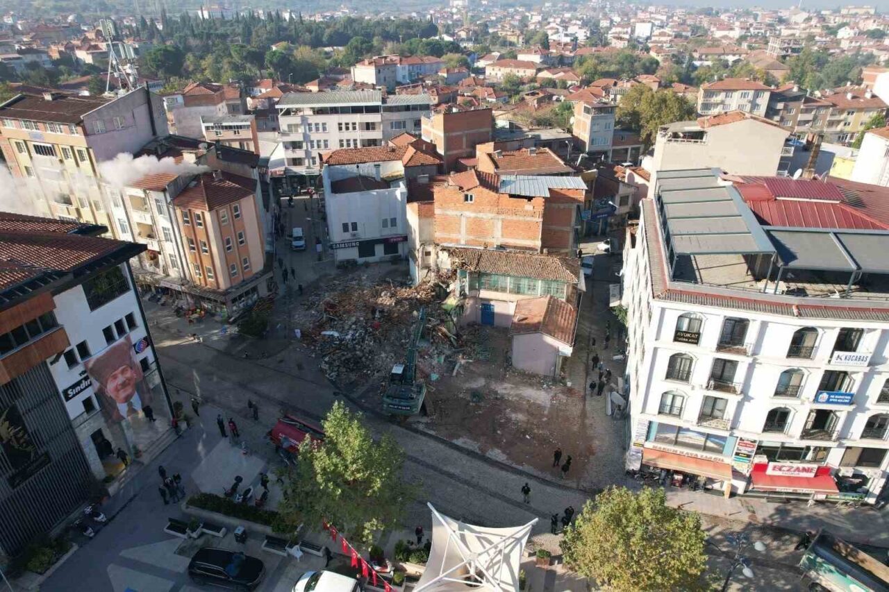 AK Parti Genel Başkan Yardımcısı Dr. Belgin Uygur, Sındırgı’da yaşanan