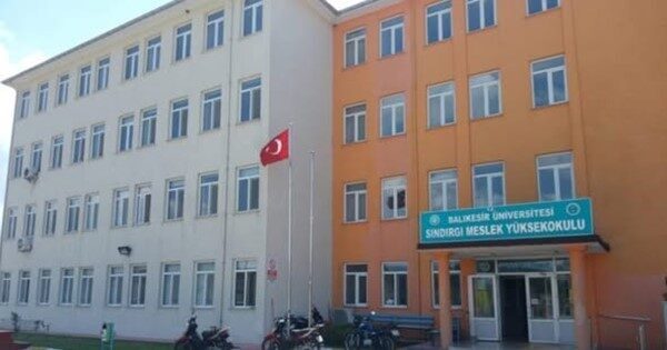Sındırgı MYO Öğrencileri, Deprem Nedeniyle Balıkesir Kampüsünde Eğitim Alacak Balıkesir Üniversitesi, Sındırgı Meslek Yüksekokulu öğrencilerini deprem sonrası eğitim için