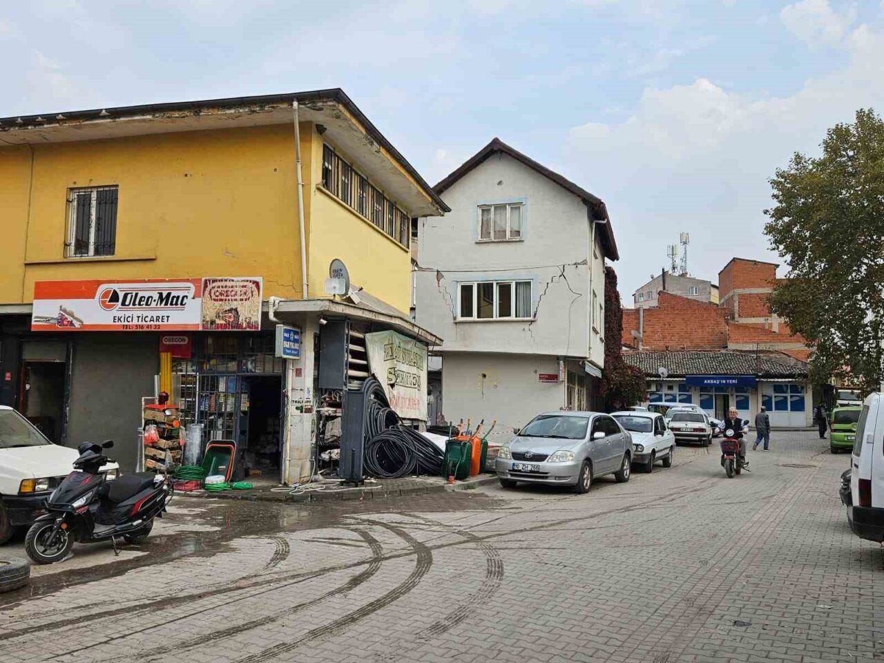 Balıkesir'in Sındırgı ilçesinde 4.5 büyüklüğünde bir deprem kaydedildi. Şahinkaya merkezli