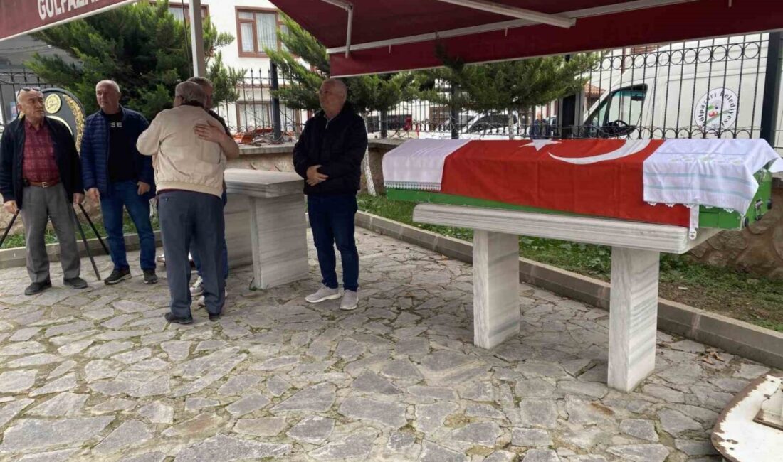 İstanbul Kartal’da Öğrenci Kavgasında Hayatını Kaybeden 16 Yaşındaki İsmail Mert Küçükbaşar Bilecik’te Defnedildi İstanbul Kartal'daki bir lisede, 16 yaşındaki İsmail Mert Küçükbaşar, arkadaşının
