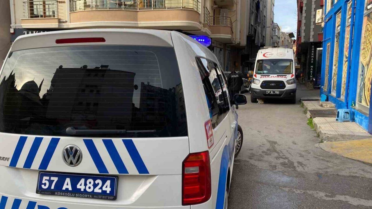 Sinop'un Meydankapı Mahallesi'nde R.Y. adlı biri, intihar girişiminde bulunabileceği ihbarıyla