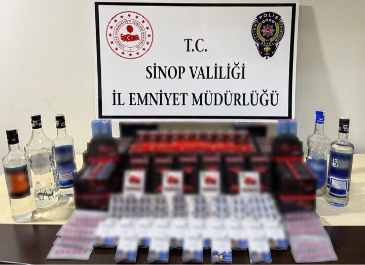 Sinop’ta düzenlenen operasyonda, gümrük kaçağı 5 şişe içki ve 957