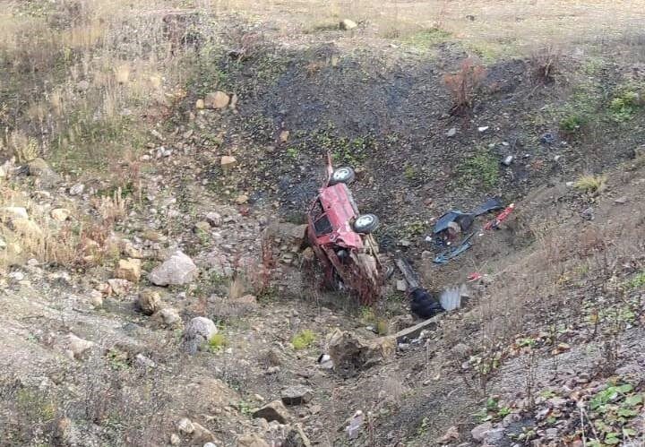 Sinop'un Ayancık ilçesinde 68 yaşındaki Ramazan Şahin'in kullandığı otomobil uçuruma