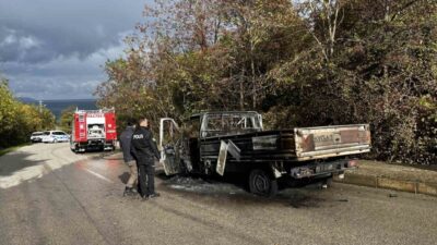 Sinop'un Gerze ilçesinde bir kamyonet, seyir halindeyken elektrik arızası nedeniyle