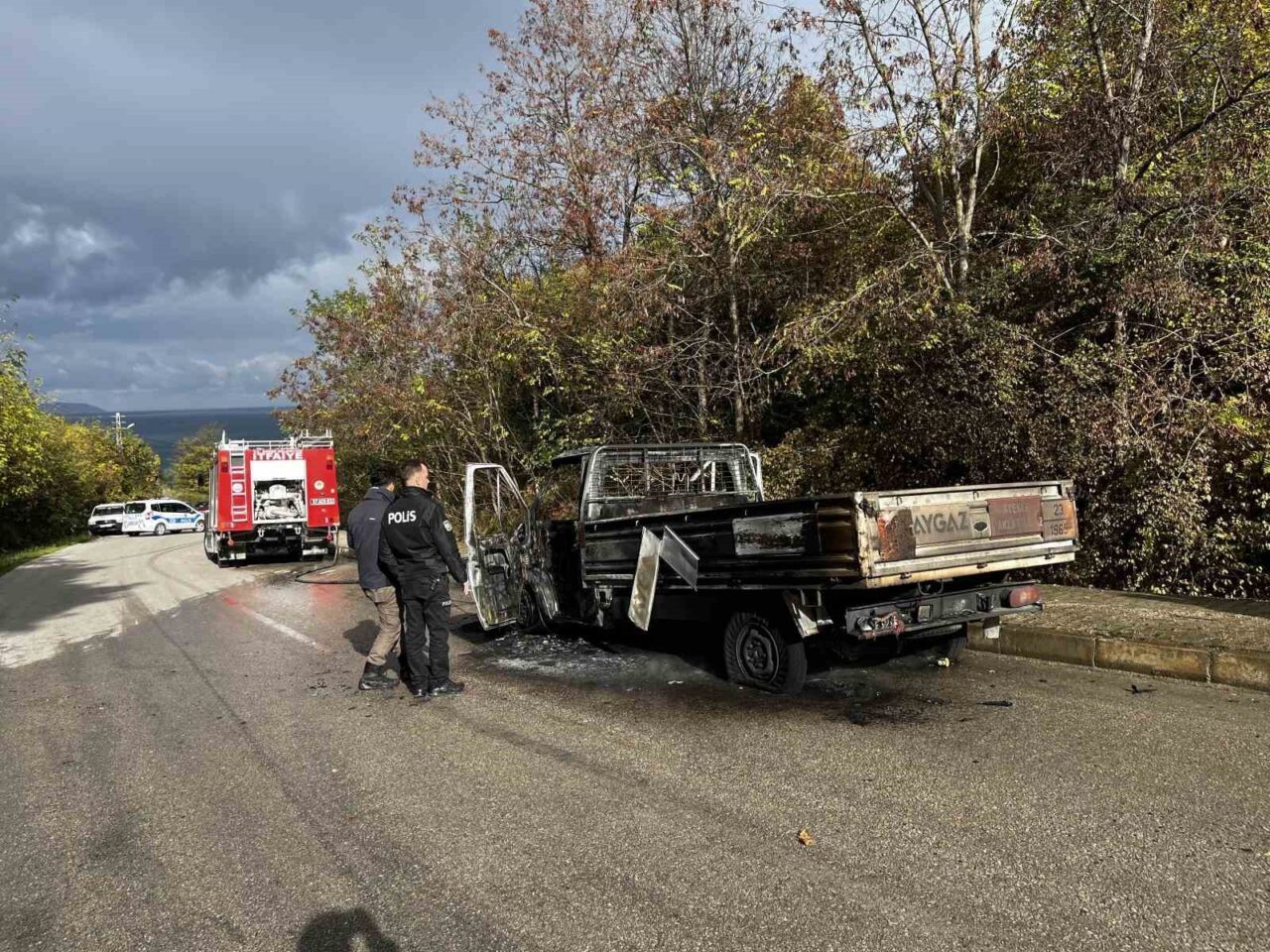 Sinop'un Gerze ilçesinde bir kamyonet, seyir halindeyken elektrik arızası nedeniyle