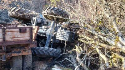 Sinop'un Boyabat ilçesinde bir traktör, Dodurga Yaylası'nda kontrolden çıkarak devrildi.
