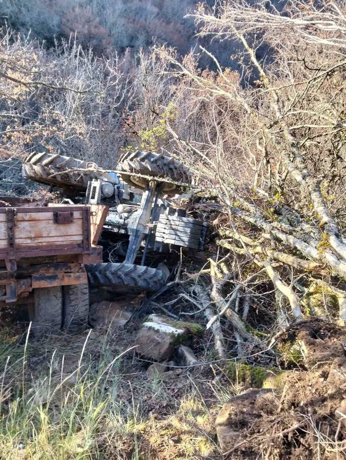 Sinop'un Boyabat ilçesinde bir traktör, Dodurga Yaylası'nda kontrolden çıkarak devrildi.