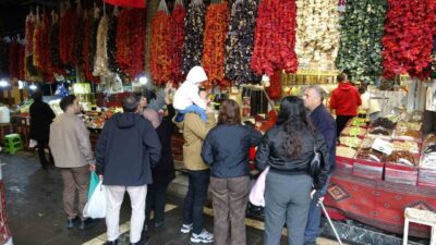 Gaziantep'te kış hazırlıkları kapsamında, vatandaşlar üzüm pekmezi ve şire ürünlerine
