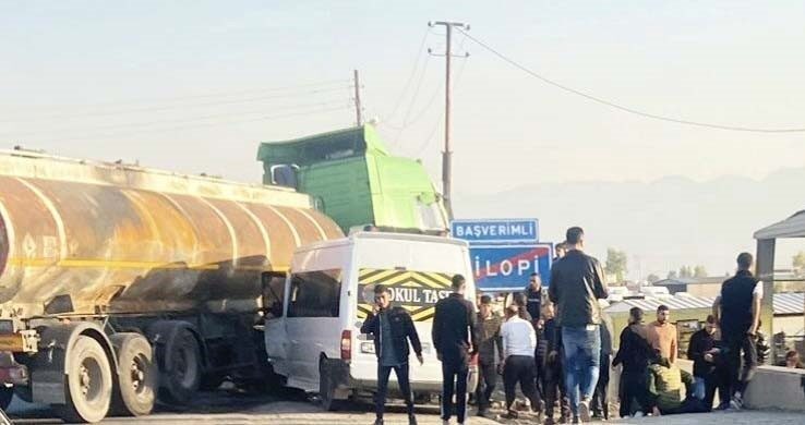 Şırnak'ın Silopi ilçesinde okul servisi ile tankerin çarpışması sonucu 14