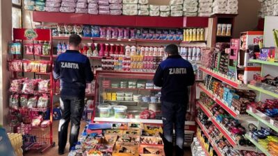 Şırnak Belediyesi zabıta ekipleri, kent merkezindeki işletmeleri düzenli olarak denetleyerek