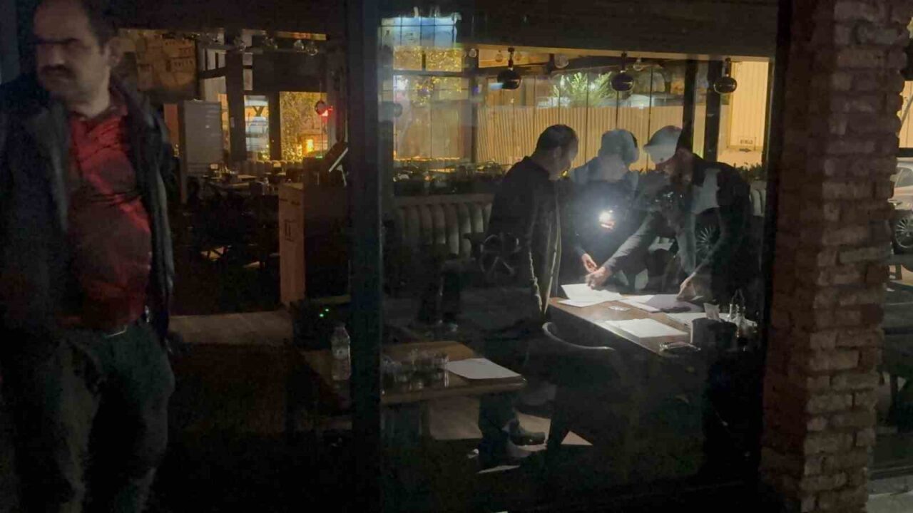 İstanbul Şişli'de bir restoranda yemek yiyen 25 kişi zehirlenme şüphesiyle