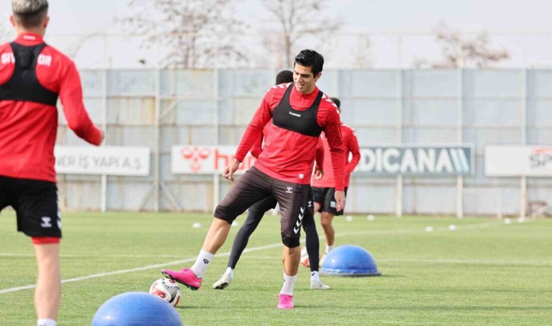 Sivasspor, 14. haftada Esenler Erokspor ile oynayacağı maç için hazırlıklarını