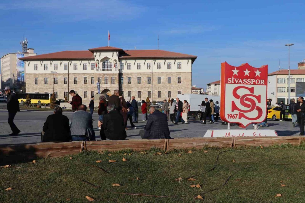 Sivasspor'un yaz transferinde kadrosuna kattığı Luan Campos, alacakları yüzünden izinsiz