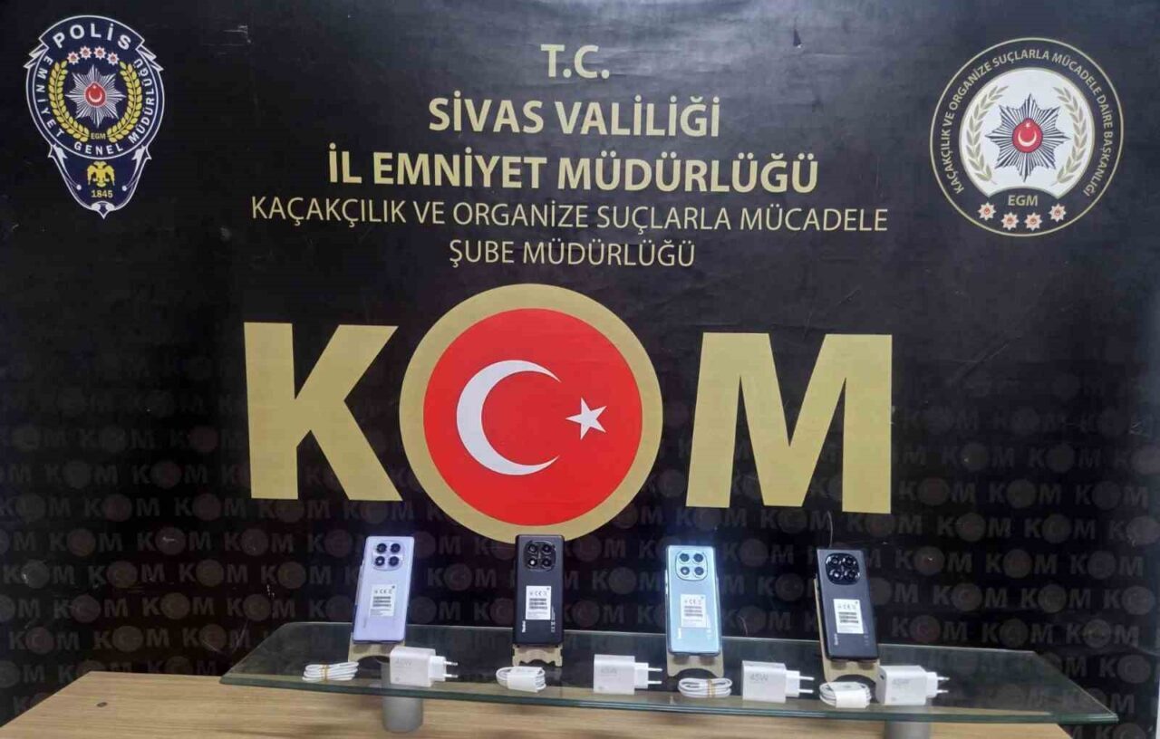 Sivas'ta düzenlenen operasyonlar sonucunda gümrük kaçağı tütün ve cep telefonları