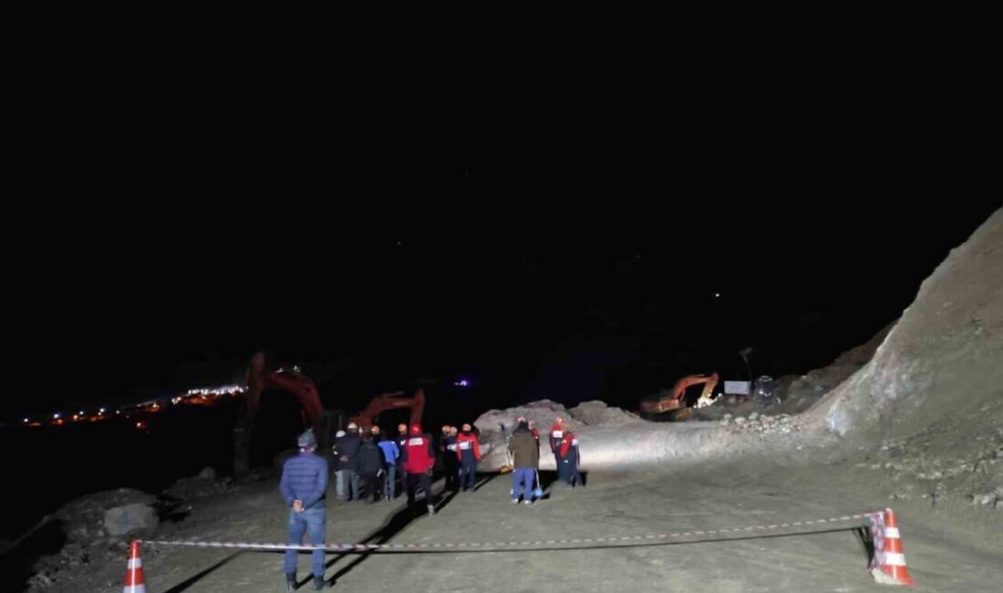 Sivas’taki Maden Ocağında Meydana Gelen Göçükte Bir İşçiyi Kurtarma Çalışmaları Devam Ediyor Sivas'ın Divriği ilçesindeki bir maden ocağında meydana gelen göçükte 66