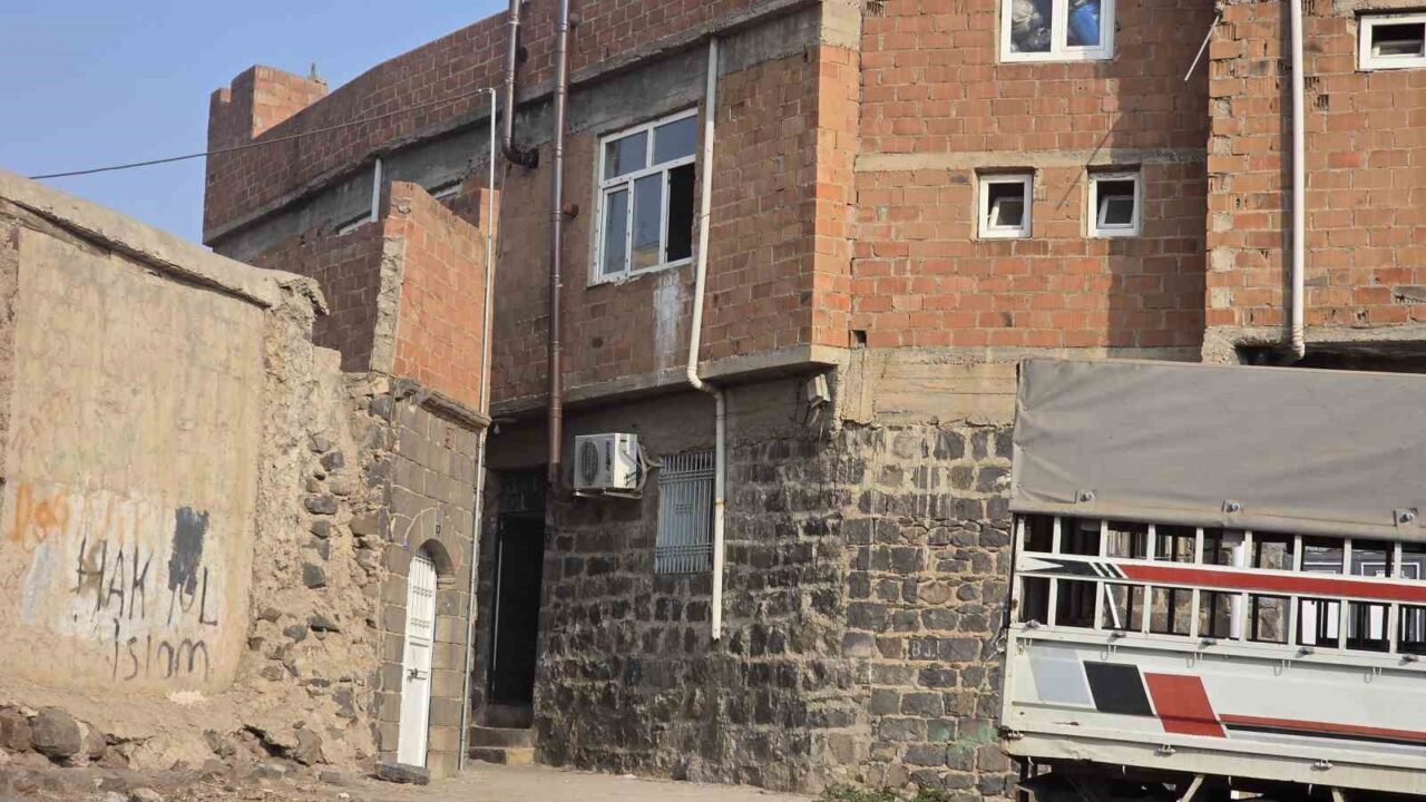 Siverek’te Silahlı Çatışmada Bir Kişi Hayatını Kaybetti, 8 Gözaltı!